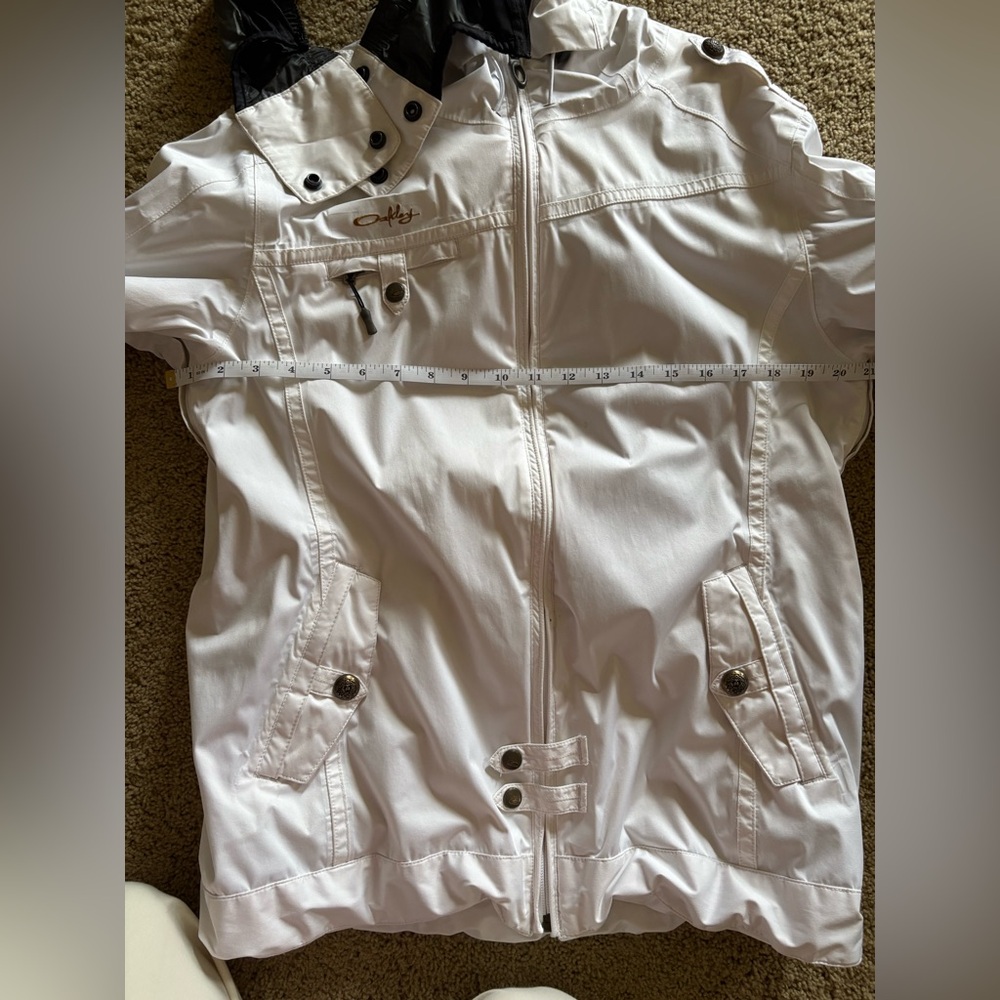 Oakley Signature Series White Ski & Snowboarding Insulated Jacket - Picture 9 of 10